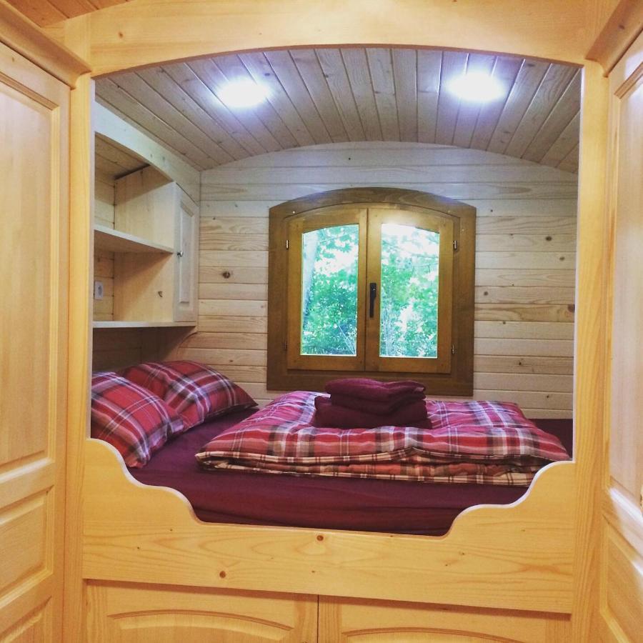 Chambres D'Hotes Et Roulotte Au Bonheur Du Parc Le Breuil  Ngoại thất bức ảnh